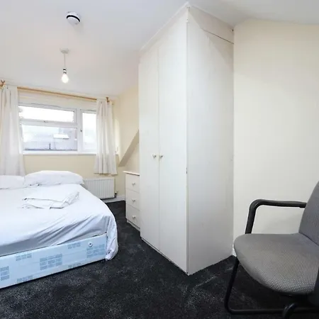 Escourt Headingley Leeds