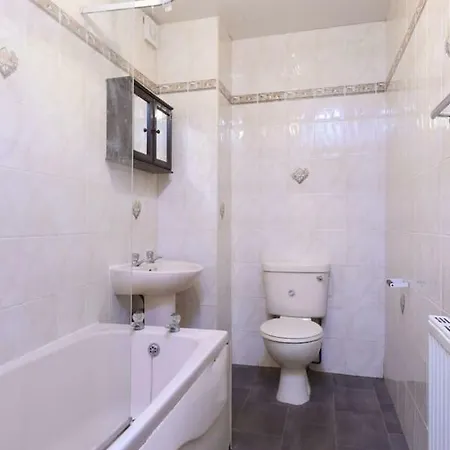 Escourt Headingley Leeds (West Yorkshire)